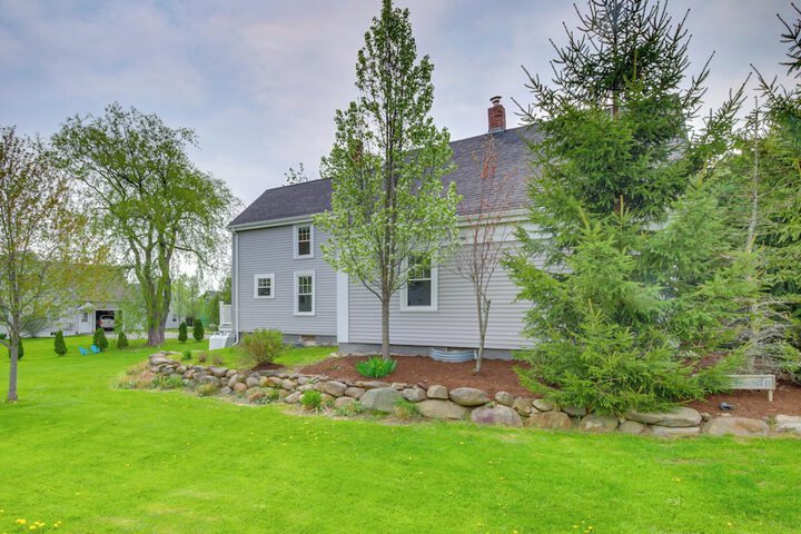 Rockland Home w / Deck 5 Mins to Historic Downtown!
