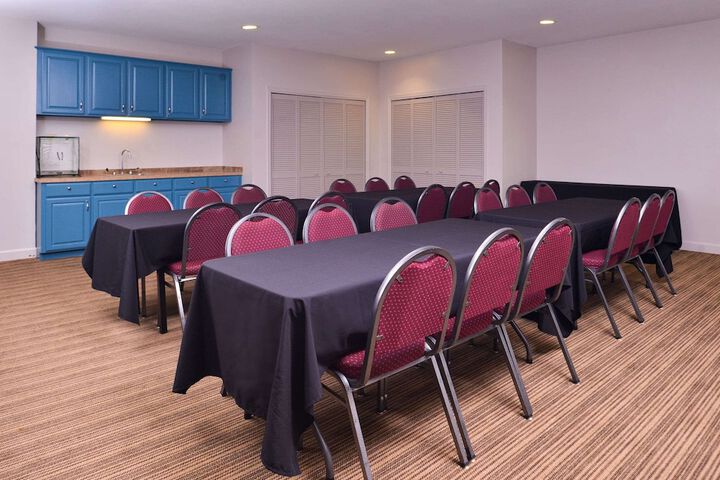 Country Inn & Suites by Radisson Omaha Airport, IA