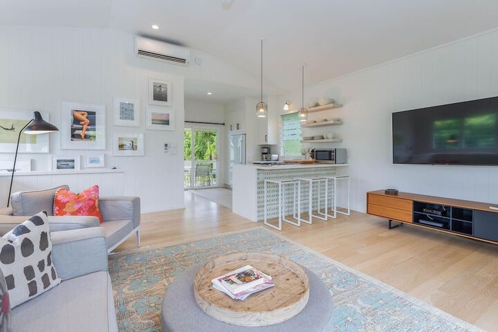 Hanalei Beachfront 2 Bedroom Home by RedAwning