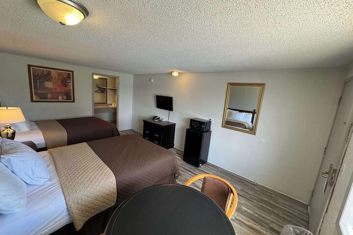 Room 32 of 40