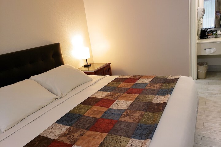 Room 52 of 62