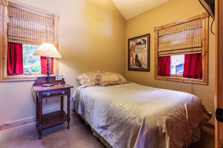 Room 33 of 58