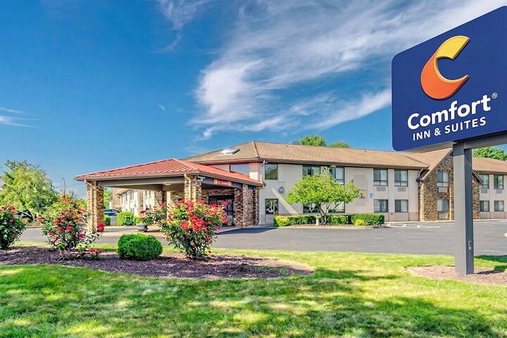 Comfort Inn & Suites West Springfield