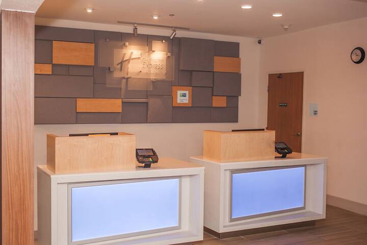 Hotel 2 of 43