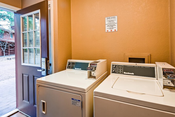 Room 9 of 12