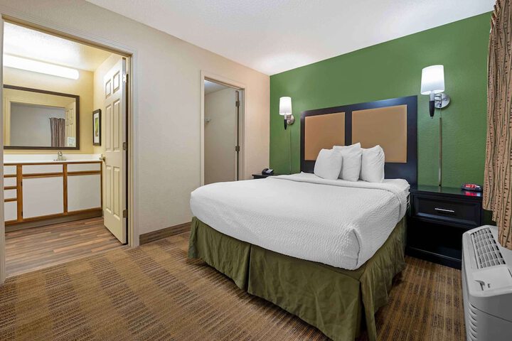 Room 27 of 32