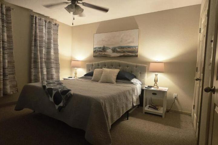 Old Fort Loft King & Queen suites nearest accomodation to Marshals Museum power your EV for free!