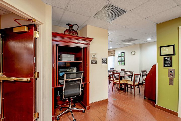 Business Center 46 of 46