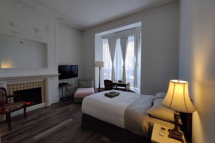 Room 7 of 30