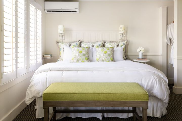 Vineyard Square Hotel & Suites