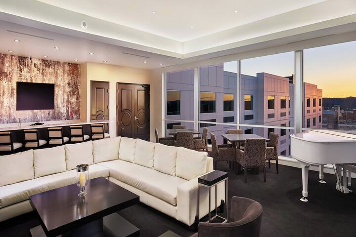 The Davenport Grand Autograph Collection