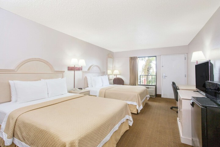 Room 10 of 40