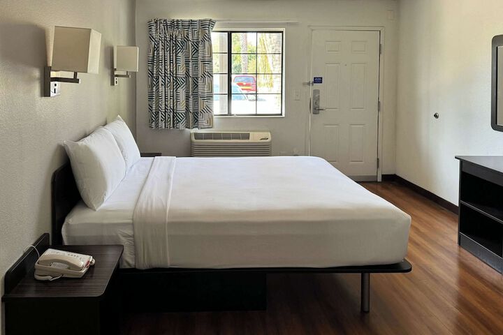 Motel 6 Pomona CA - Los Angeles