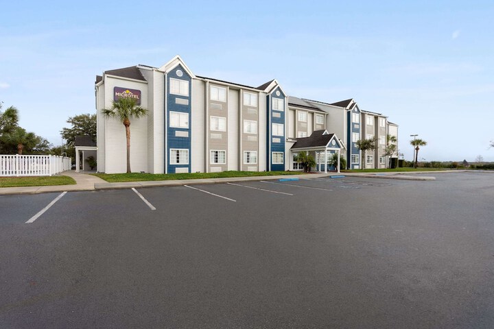 Microtel Inn & Suites by Wyndham Zephyrhills