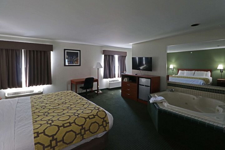 Room 16 of 30