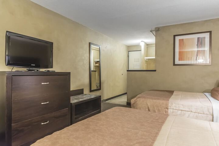 Room 8 of 28