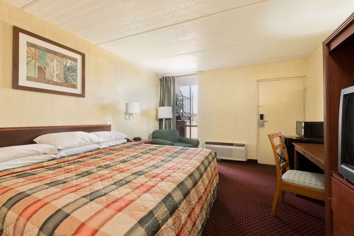 Room 10 of 15