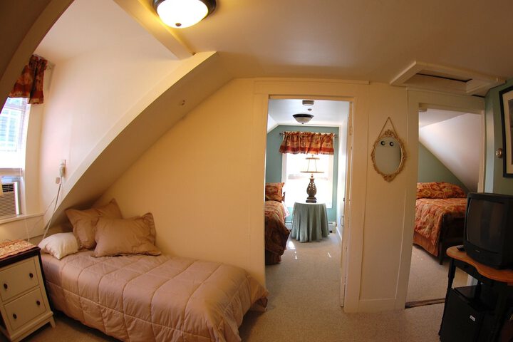 Room 16 of 38
