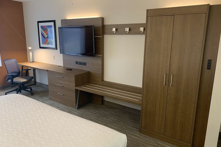 Room 19 of 38