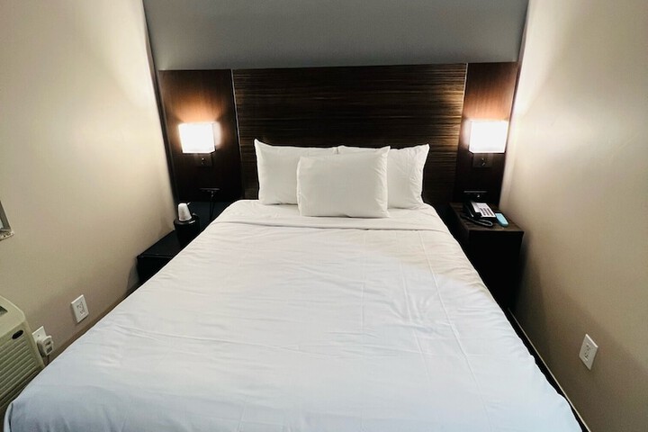 Room 5 of 6