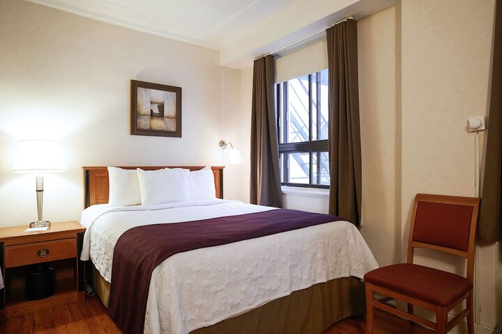 Room 32 of 44