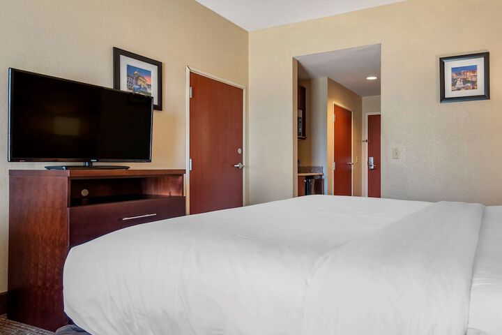 Room 11 of 28
