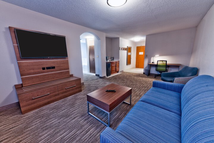 Room 27 of 69