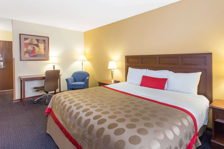 Room 9 of 23