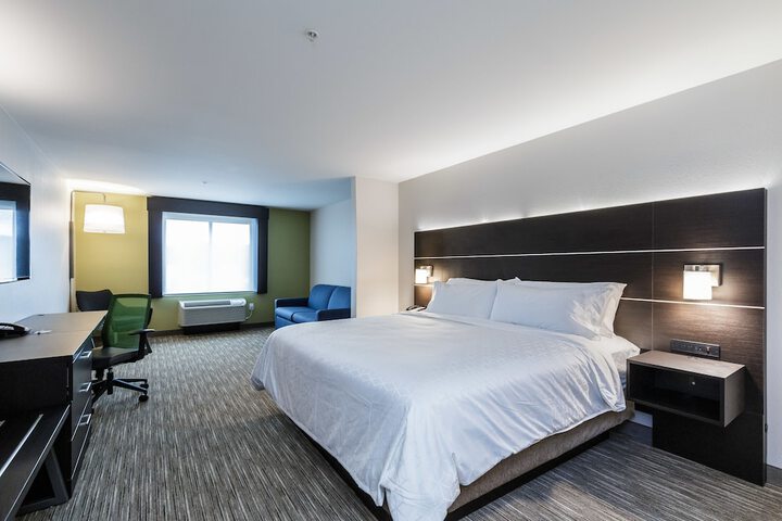 Room 12 of 33
