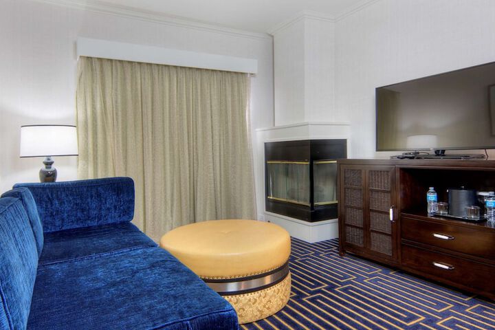 Room 10 of 34