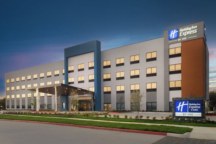 Holiday Inn Express & Suites DFW Airport Southwest - Euless