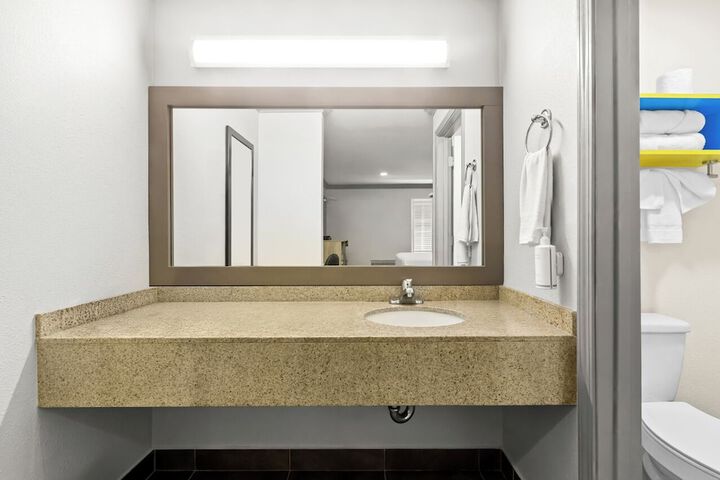 Days Inn by Wyndham San Francisco S / Oyster Point Airport