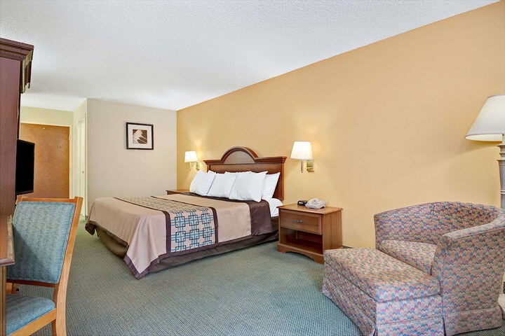 Room 13 of 25