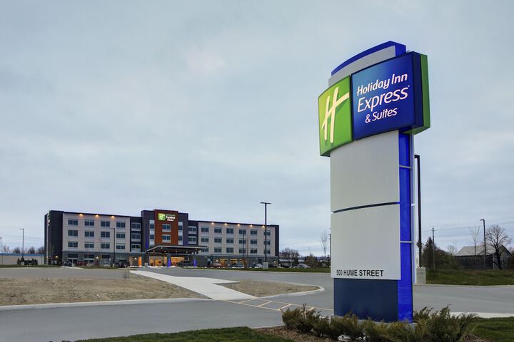 Holiday Inn Express & Suites Collingwood by IHG
