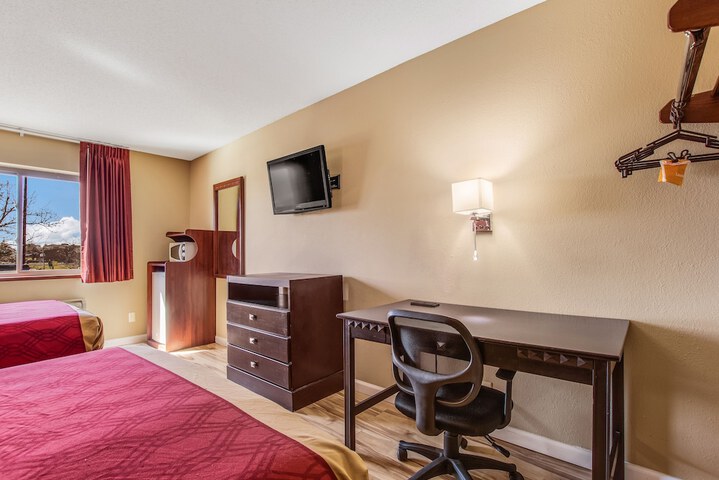 Room 12 of 28