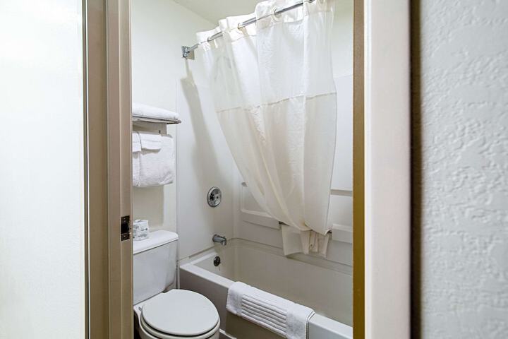 Room 25 of 32