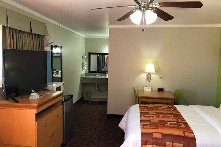 Room 32 of 46