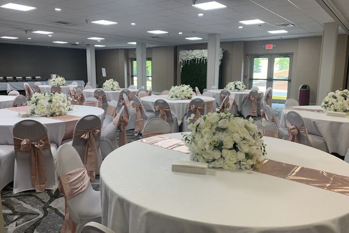 Holiday Inn Express Hotel & Suites Pittsburgh West Mifflin by IHG