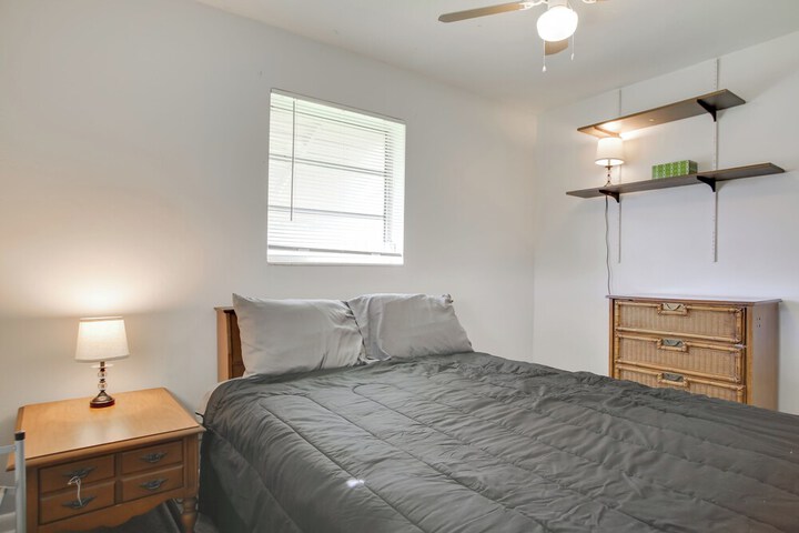 Pets Welcome: Cozy Home w / Pool in Margate!