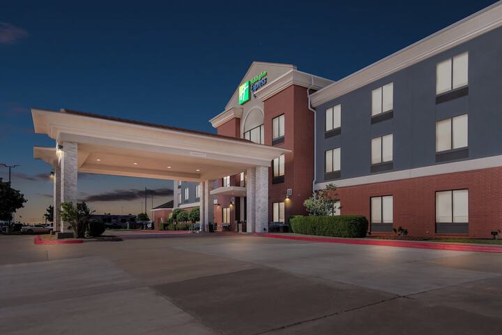 Holiday Inn Express & Suites Perry by IHG