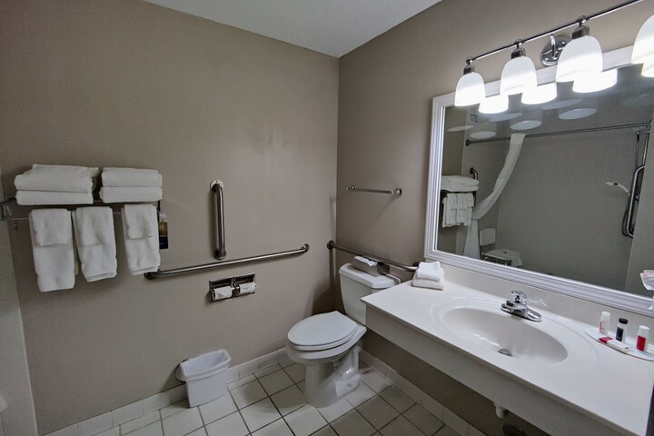 Baymont by Wyndham Albany MN