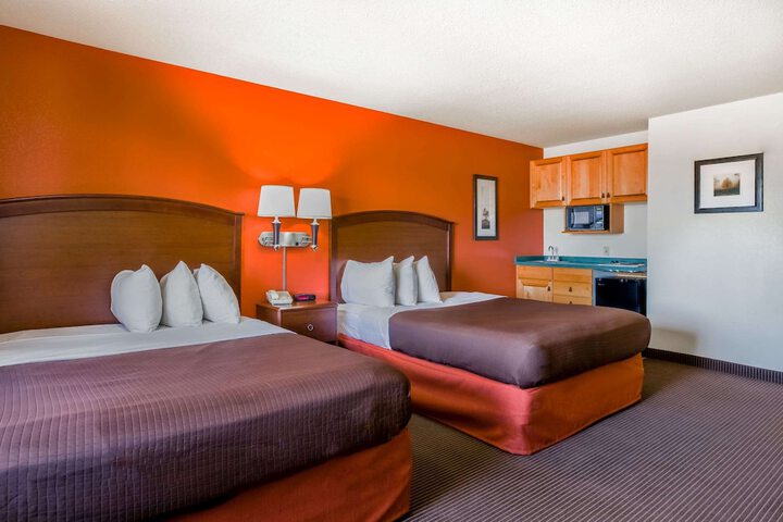 Room 10 of 16