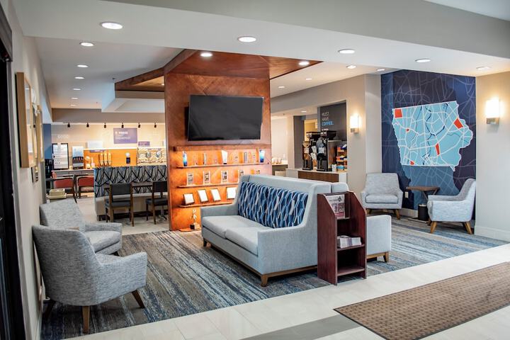 Holiday Inn Express and Suites Mason City by IHG