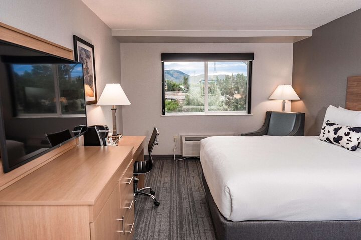Room 10 of 11
