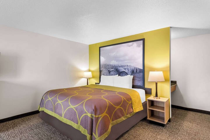 Super 8 by Wyndham Oelwein