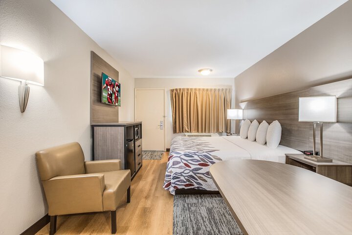 Room 13 of 33