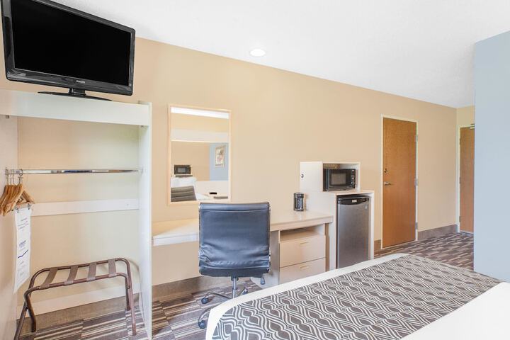 Room 14 of 18