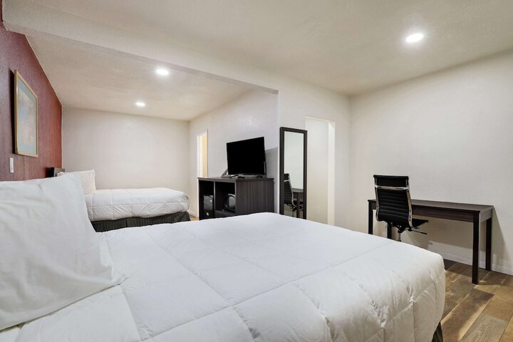 Room 16 of 30
