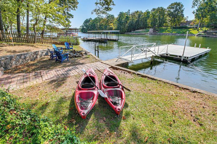 Hot Springs Lakefront Home w / Dock & Water Views!