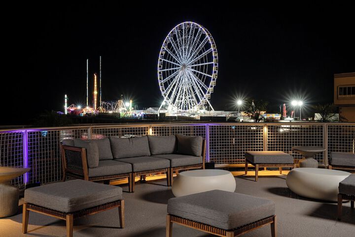 Lounge 96 of 111